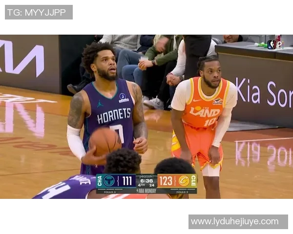 首节结束黄蜂VS骑士 比分33-29黄蜂领先 首节结束黄蜂VS骑士 比分33-29黄蜂领先